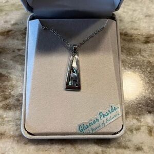 Glacier Pearl necklace